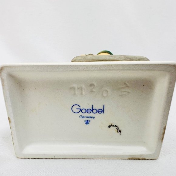 Goebel Hummel 11 2/0 MERRY WANDERER - TMK7 - Five Buttons - Picture 11 of 11